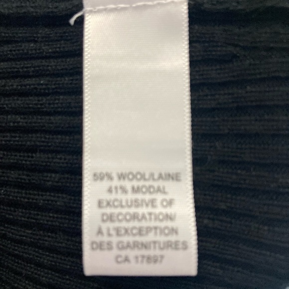 Banana republic size small ruffle cardigan like new - Picture 6 of 6